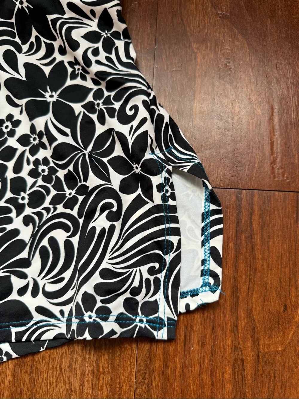 NWT Frankie’s Bikinis Nicole Floral Mini Skirt - Floral Burn Out Sz Medium